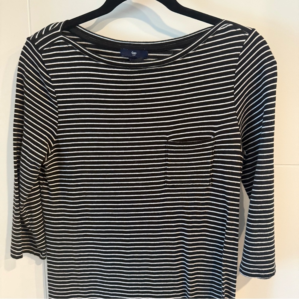 Gap Women’s Modest  Black and White Striped Dress w 3/4 length sleeves